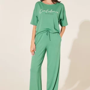 221006 green pants 1 1366x