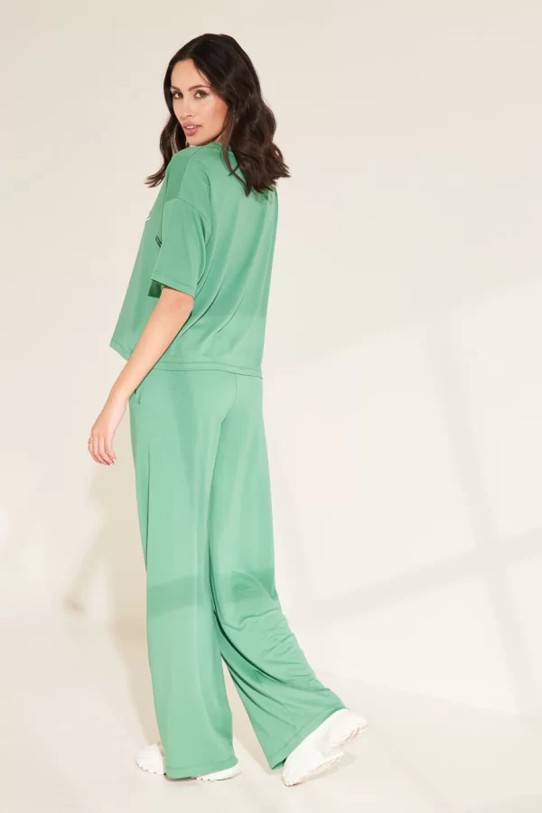 221006 green pants 3 1366x